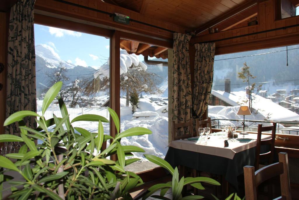Hôtel L'Ours Blanc à Morzine Extérieur photo